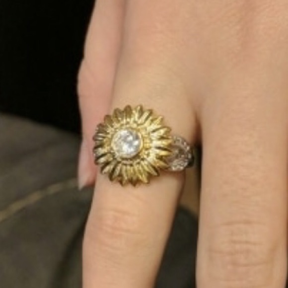 Sterling Silver Sunflower Ring - Picture 4 of 7